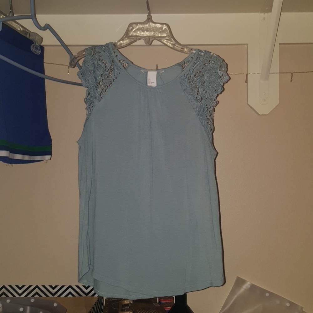 Gray-blue, shoulder lace shirt
